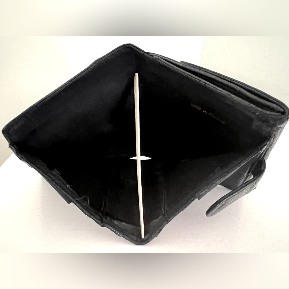 Authentic CHANEL Caviar Black Leather Wallet - Picture 8 of 10
